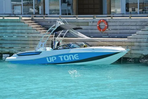 Diesel FRP Parasailing Boat without OBM, Parasailing boat, Diesel-powered boat, FRP parasailing boat, seating capacity for 14 persons, marine boat for water sports, high-performance parasailing boat, adventure watercraft